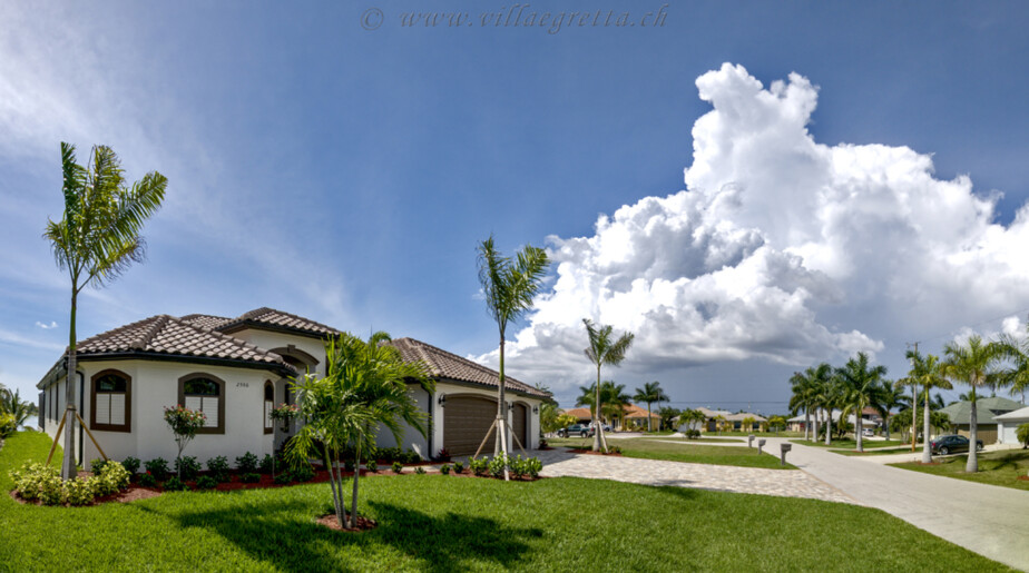 Villa Egretta Ostseite Panorama aus fünf Bildern Ostseite Villa Egretta Beltramonto