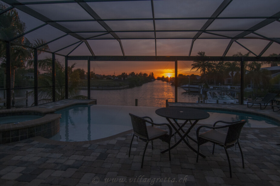 Villa Egretta Ansicht Swimmingpool Sonnenuntergang Villa Egretta Beltramonto Ansicht Swimmingpool Sonnenuntergang