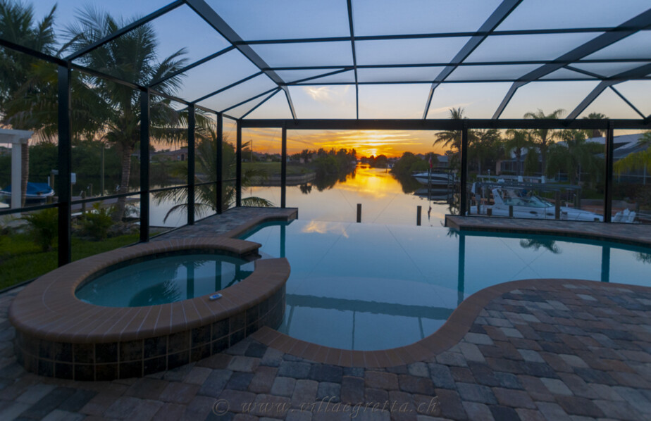 Villa Egretta Ansicht Swimmingpool Sonnenuntergang Villa Egretta Beltramonto Ansicht Swimmingpool Sonnenuntergang